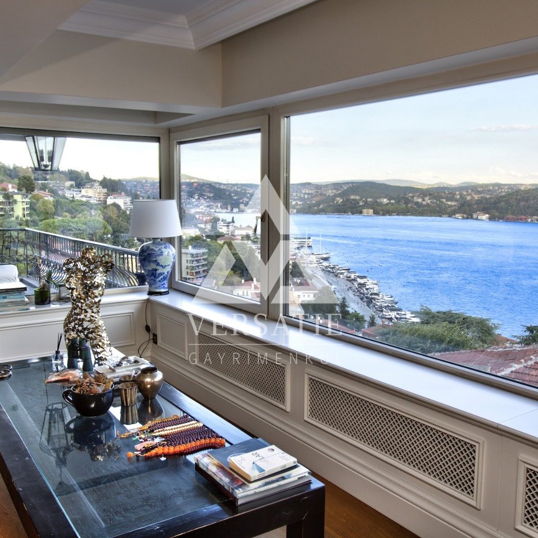 Luxury Hidden in Simplicity: A Life Facing the Bosphorus...
