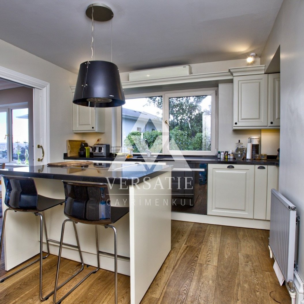 Luxury Hidden in Simplicity: A Life Facing the Bosphorus...