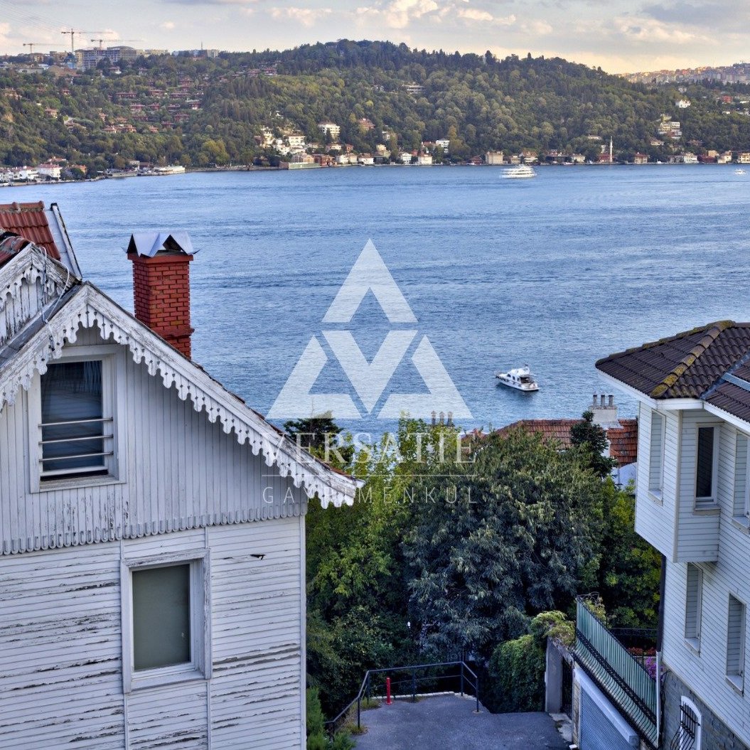 Luxury Hidden in Simplicity: A Life Facing the Bosphorus...
