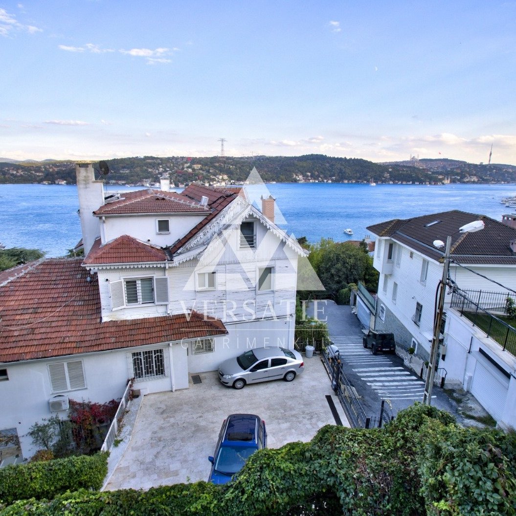 Luxury Hidden in Simplicity: A Life Facing the Bosphorus...
