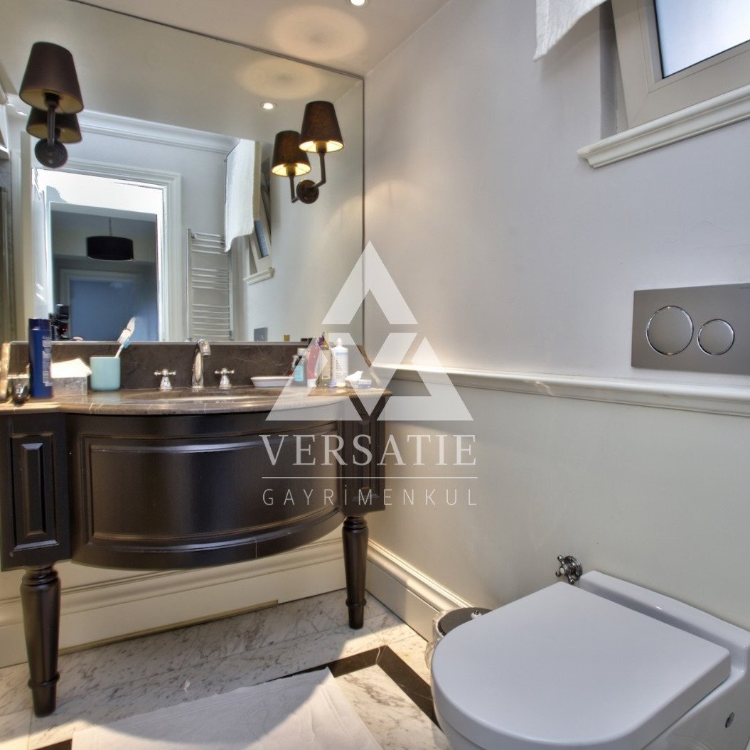 Luxury Hidden in Simplicity: A Life Facing the Bosphorus...