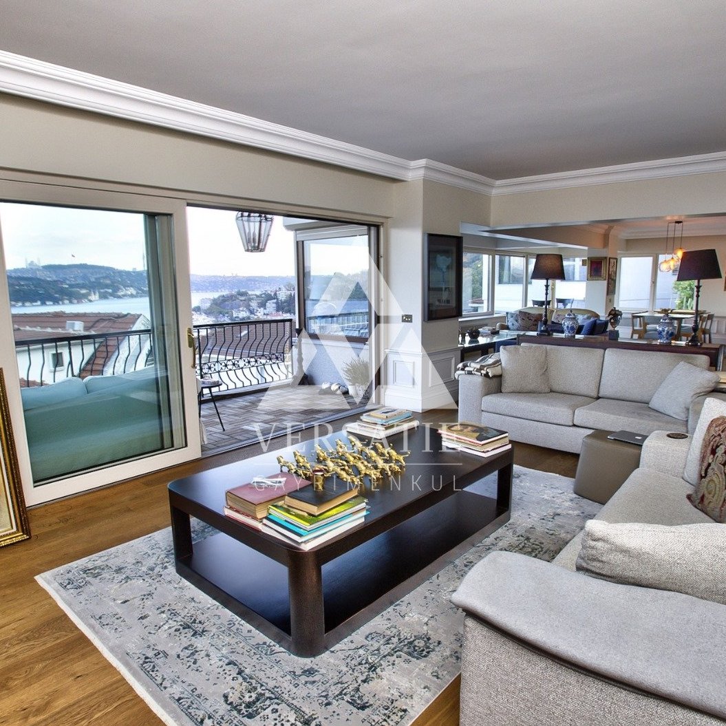 Luxury Hidden in Simplicity: A Life Facing the Bosphorus...