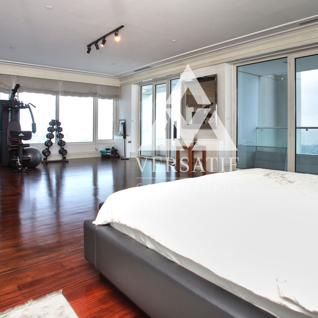 Beşiktaş’ta Selenium Twins Rezidans’ta Boğaz'ın büyüleyici manzarasına hakim, lüks ve modern bir yaşam alanına sahip muhteşem kiralık dubleks penthouse daire. 