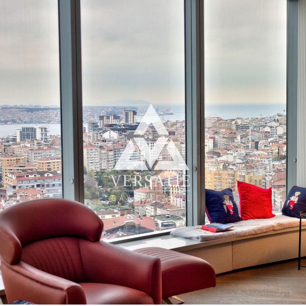 Şişli’nin en seçkin adreslerinden Elite Residence Şişli’de bulunan bu daire, profesyonel mimari dokunuşlarla tasarlanmış iç mekanları ve özenle seçilmiş ultra lüks mobilyalarıyla sofistike bir yaşam sunuyor.