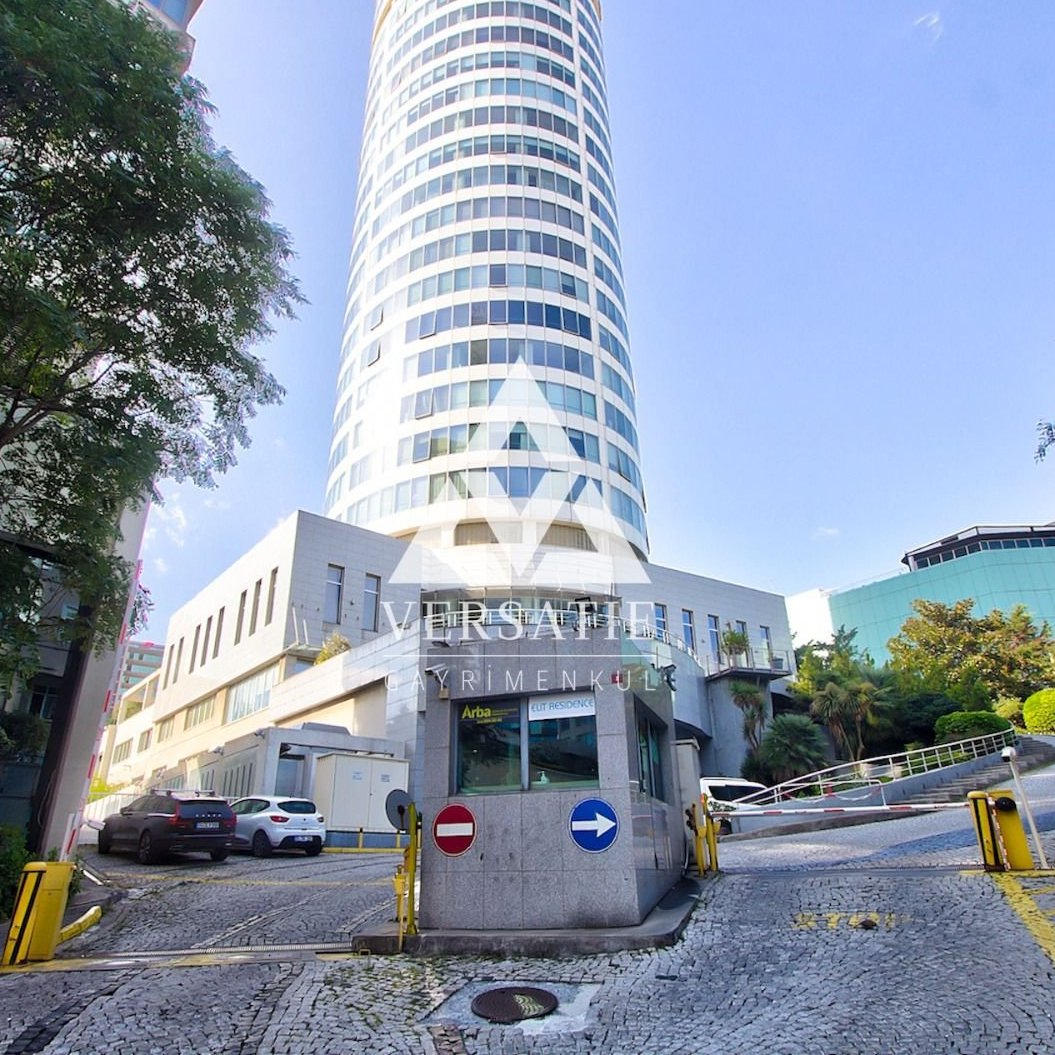 Şişli’nin en seçkin adreslerinden Elite Residence Şişli’de bulunan bu daire, profesyonel mimari dokunuşlarla tasarlanmış iç mekanları ve özenle seçilmiş ultra lüks mobilyalarıyla sofistike bir yaşam sunuyor.