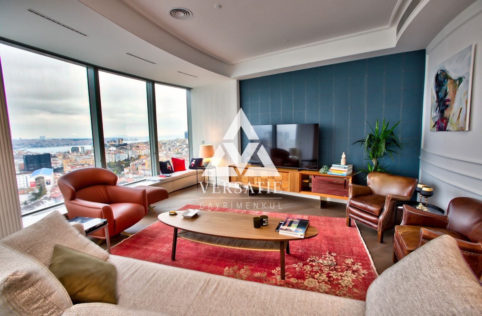 Şişli’nin en seçkin adreslerinden Elite Residence Şişli’de bulunan bu daire, profesyonel mimari dokunuşlarla tasarlanmış iç mekanları ve özenle seçilmiş ultra lüks mobilyalarıyla sofistike bir yaşam sunuyor.