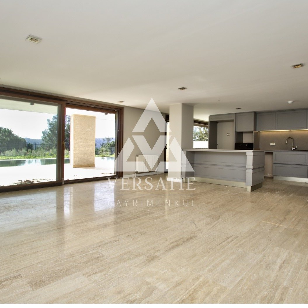 The Pinnacle of Privacy: A Private Villa with Bosphorus View.