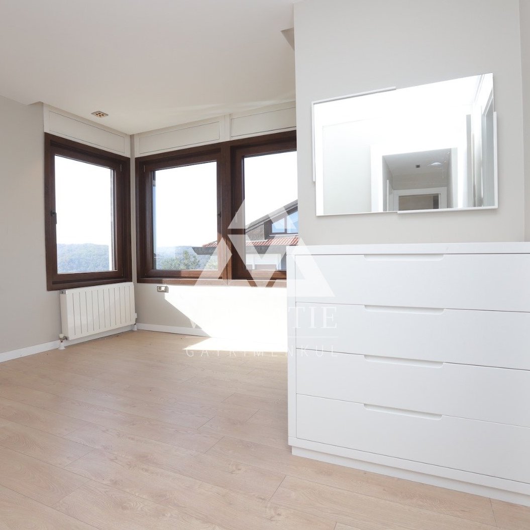 The Pinnacle of Privacy: A Private Villa with Bosphorus View.