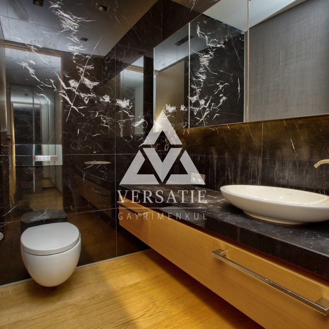 İstanbul’un en prestijli yaşam ve alışveriş merkezi Zorlu Center’da, ayrıcalıklı bir yaşamın kapılarını aralamak isteyenler için sunulan, çağdaş mimarisi ve ferah yaşam alanlarıyla konforu ve şıklığı bir araya getiren eşsiz satılık ve kiralık lüks rezidans